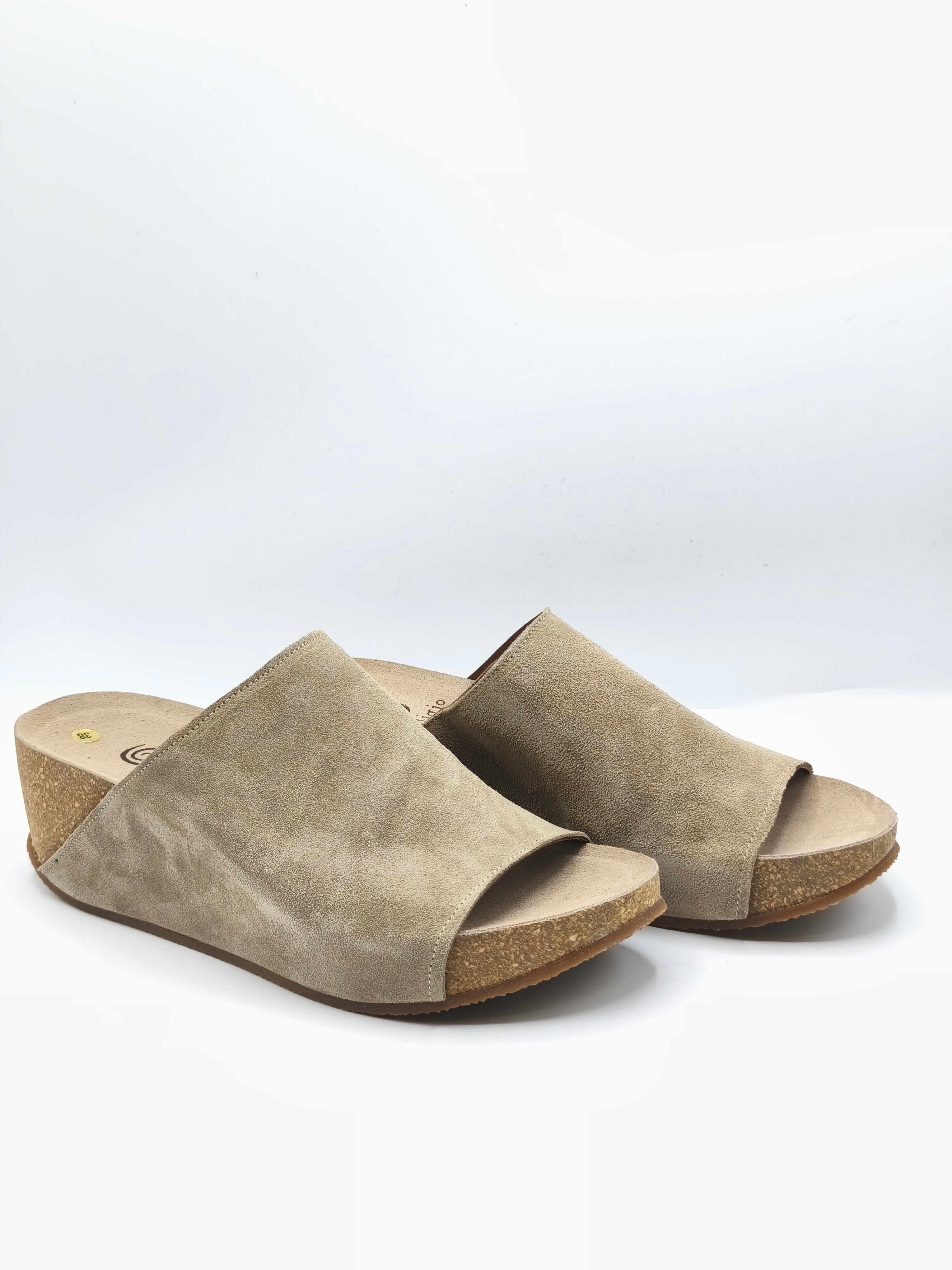 Sandali scalzati in pelle scamosciata