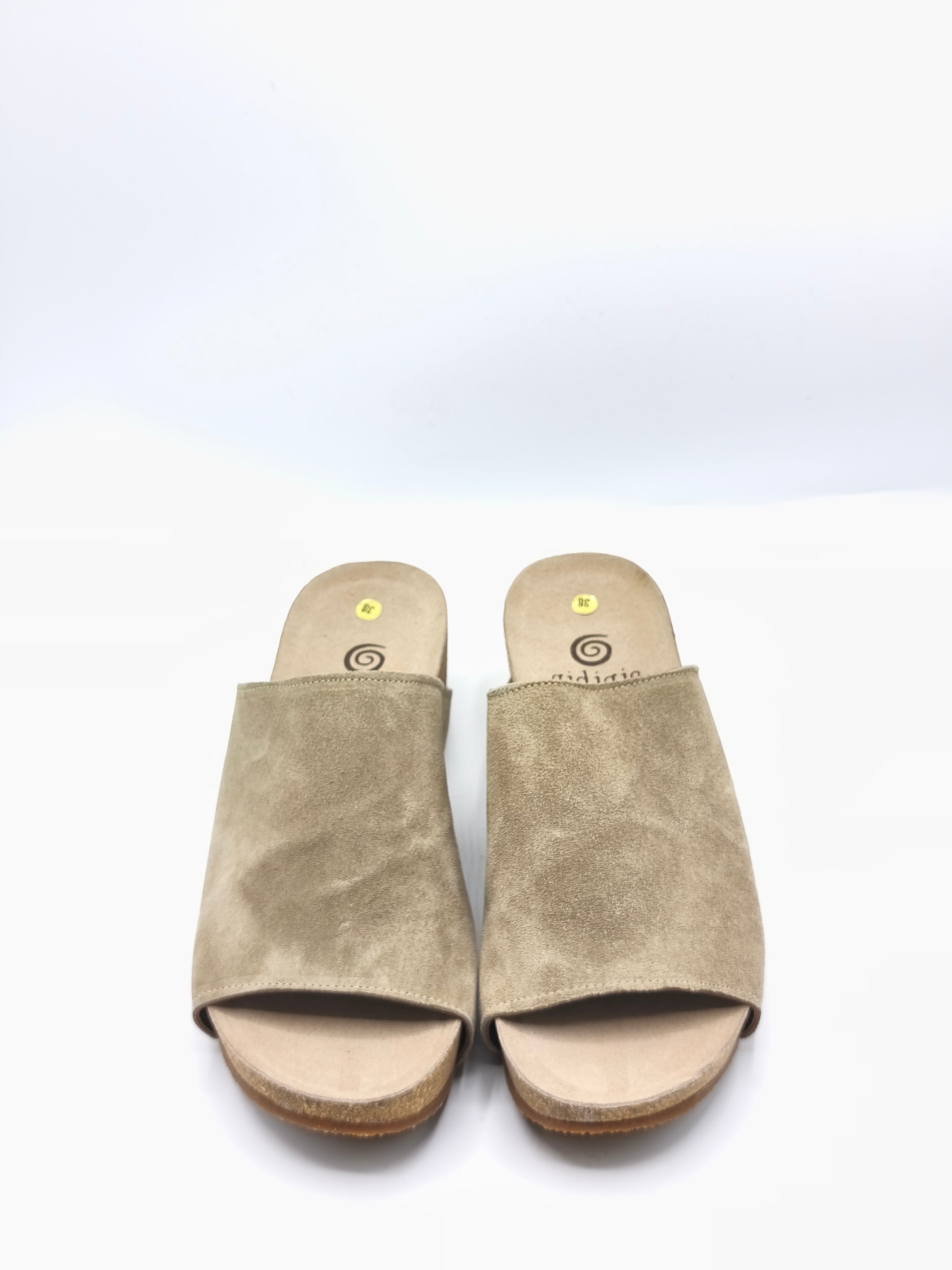 Sandali scalzati in pelle scamosciata