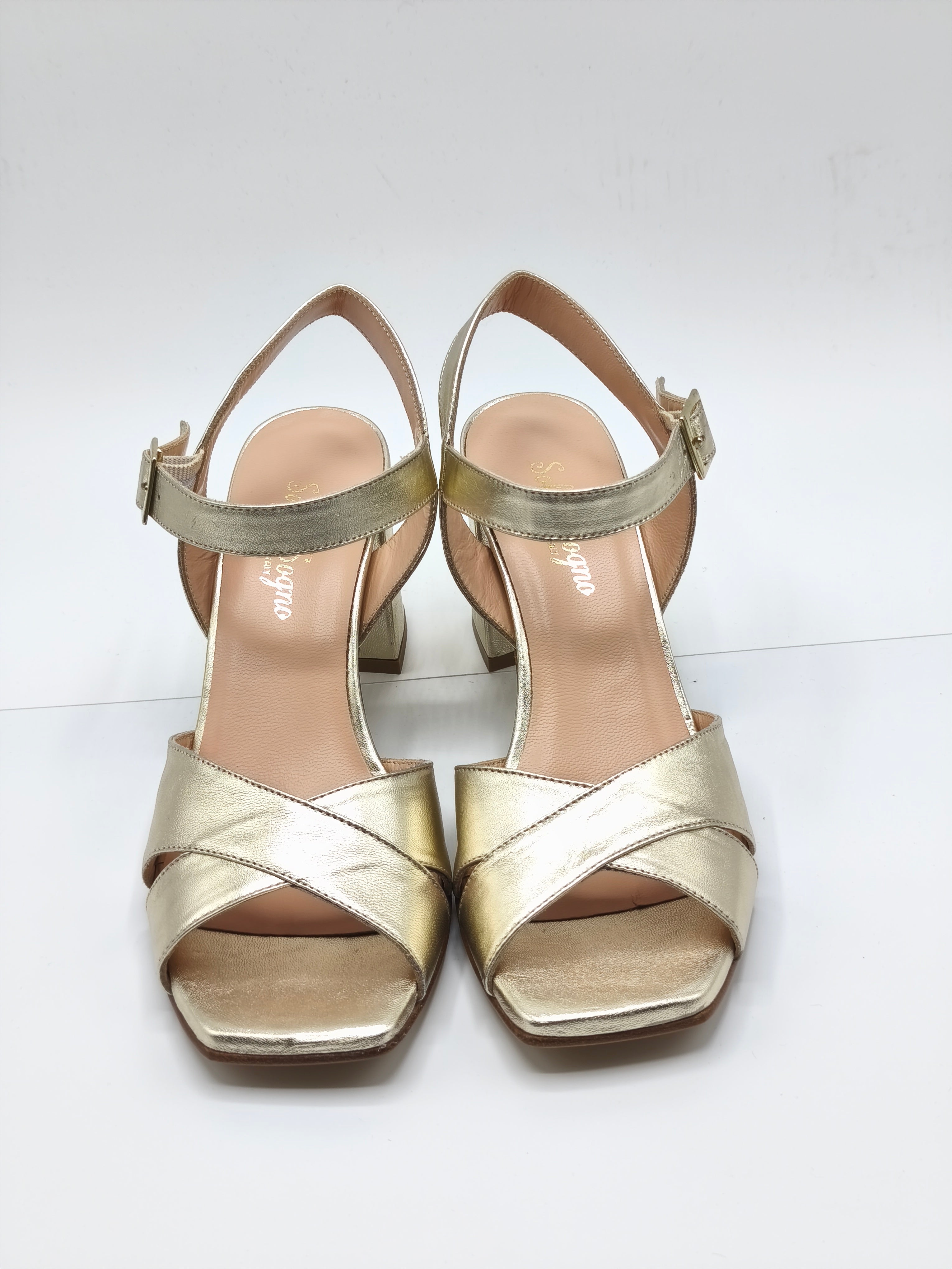 Sandali in pelle color platino
