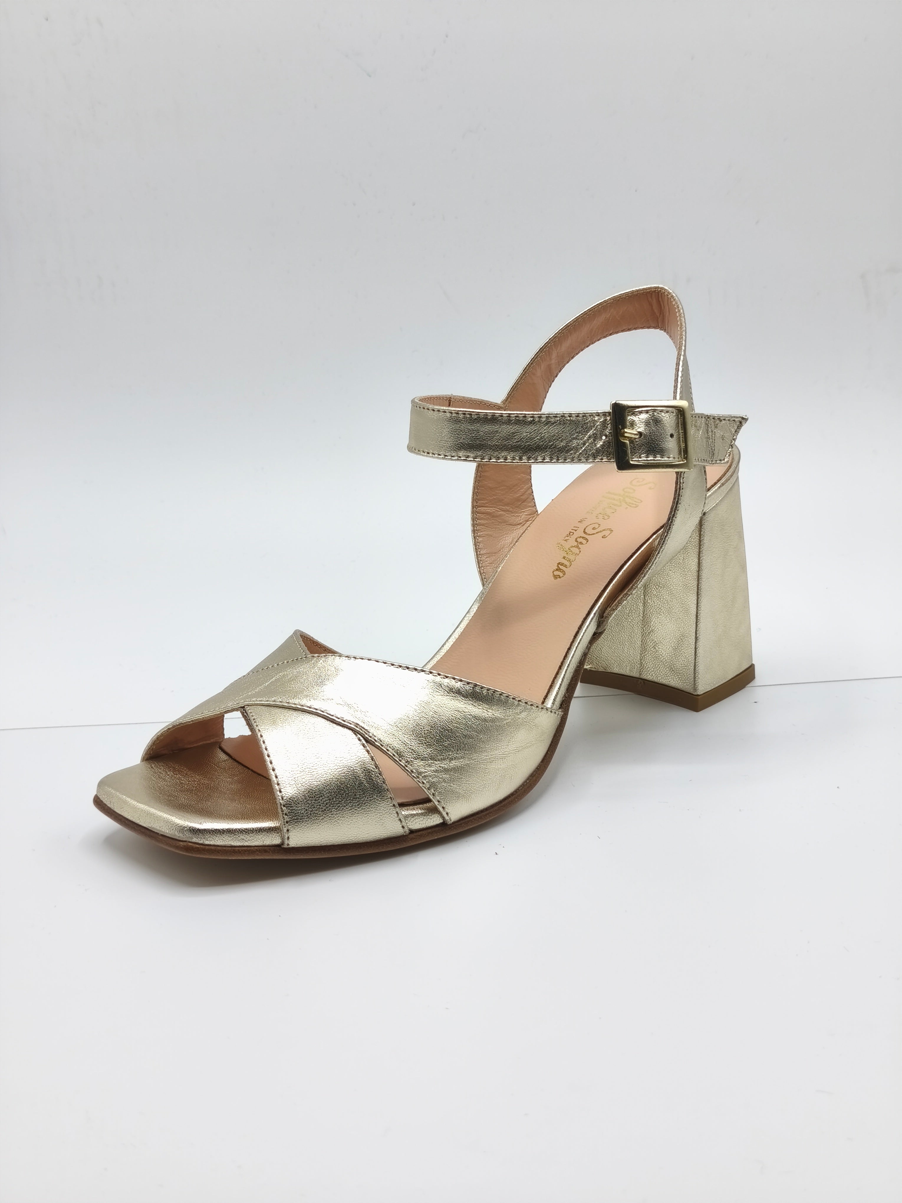 Sandali in pelle color platino