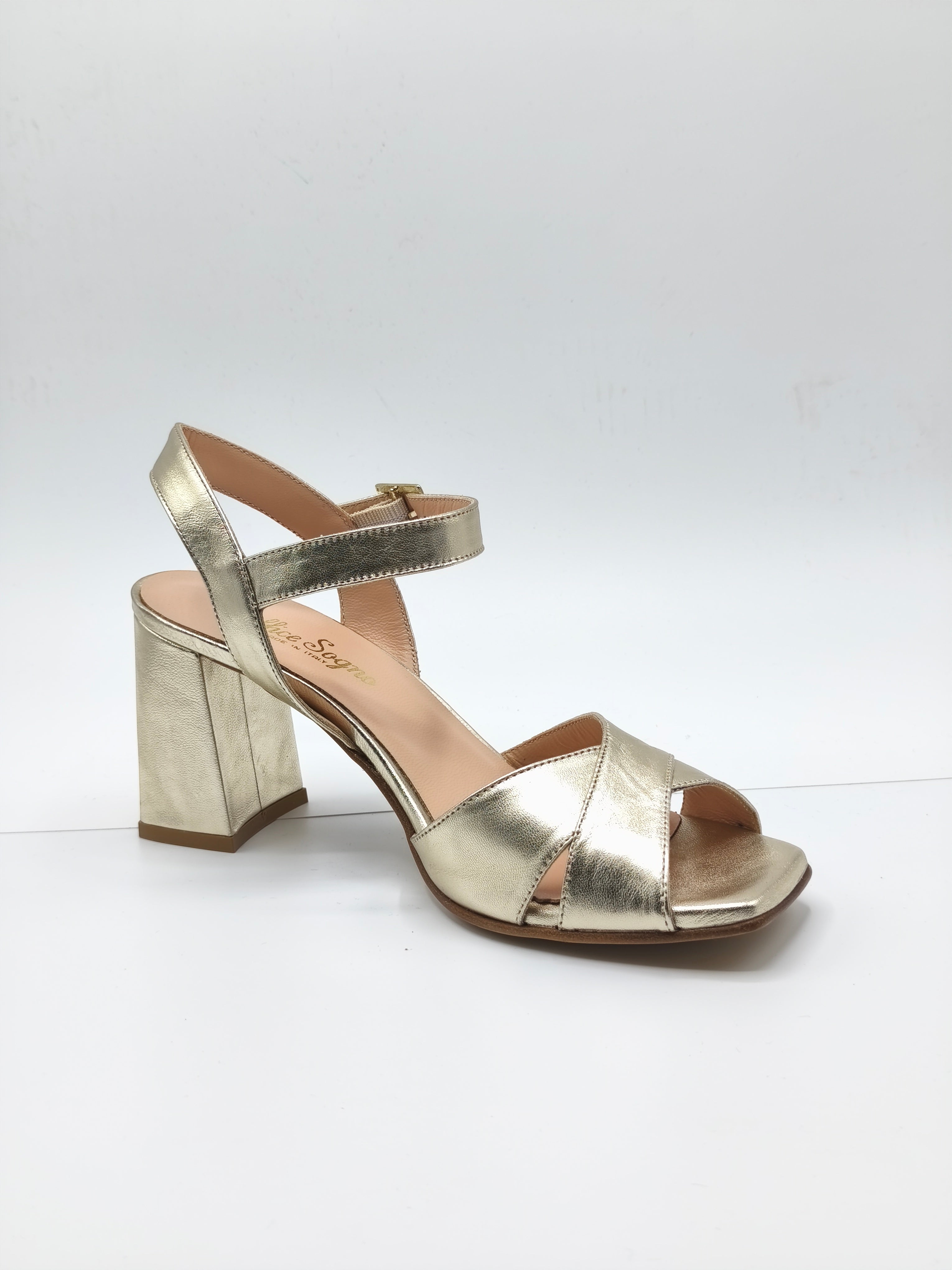 Sandali in pelle color platino