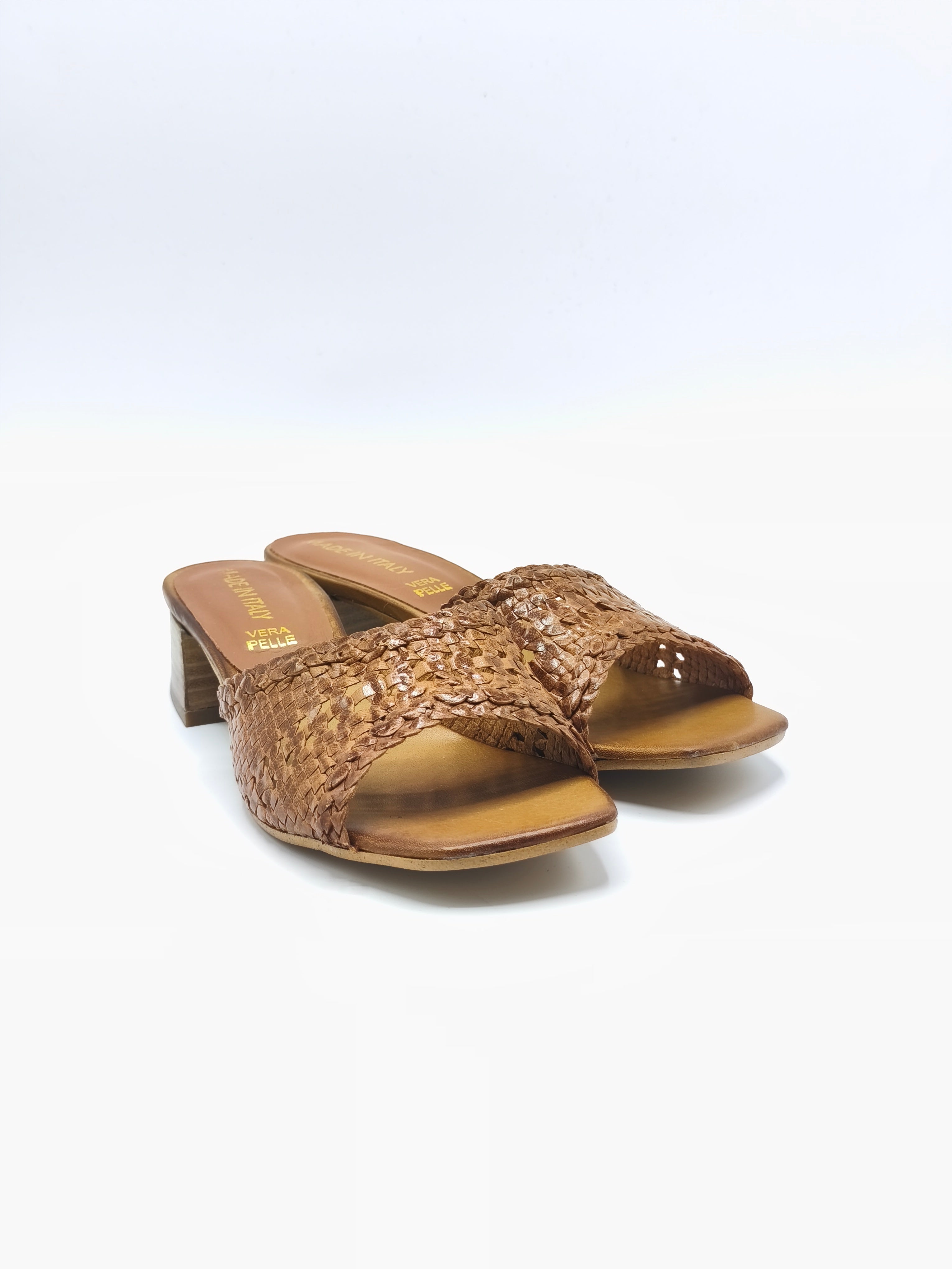 Scalzati in pelle intrecciata