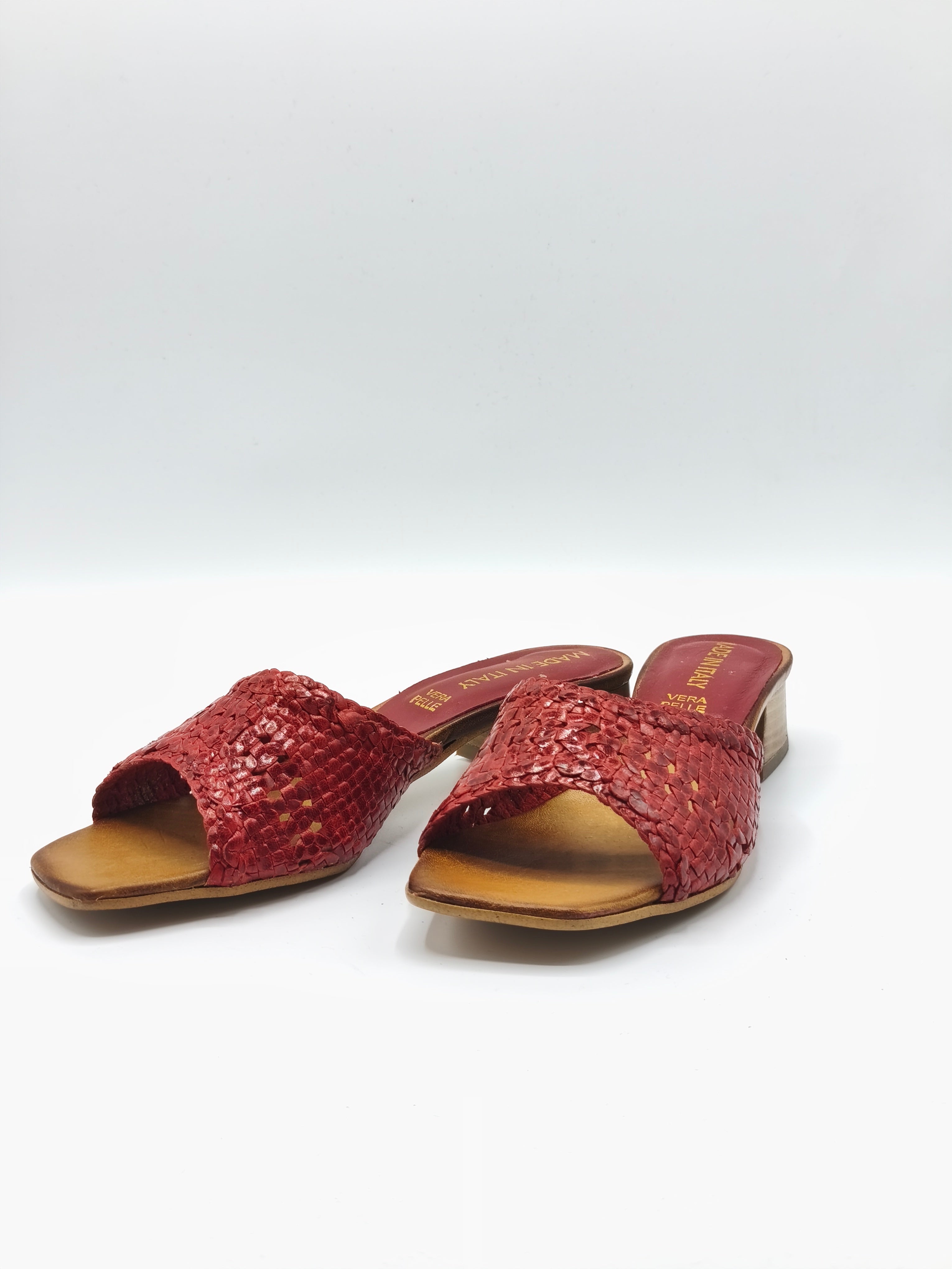 Scalzati in pelle intrecciata
