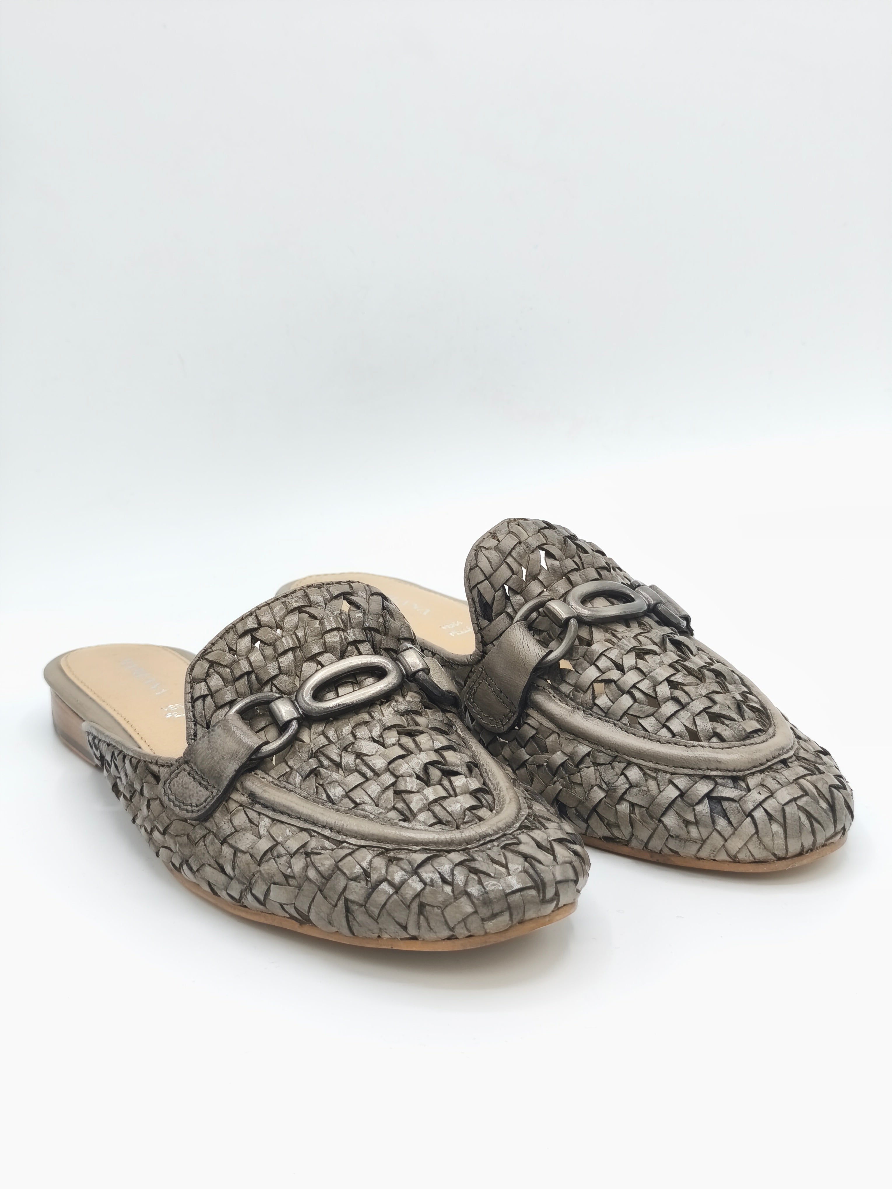 Sabot intrecciato in pelle