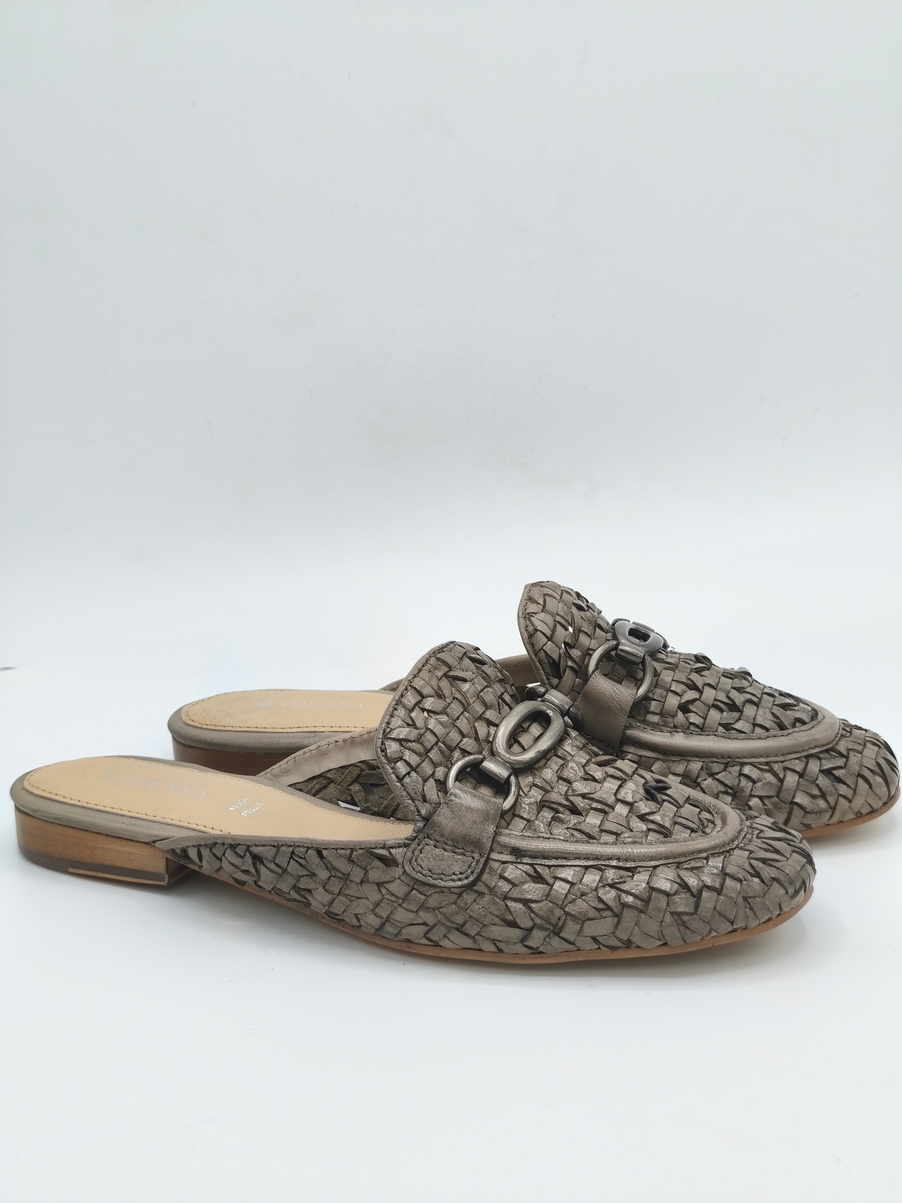 Sabot intrecciato in pelle
