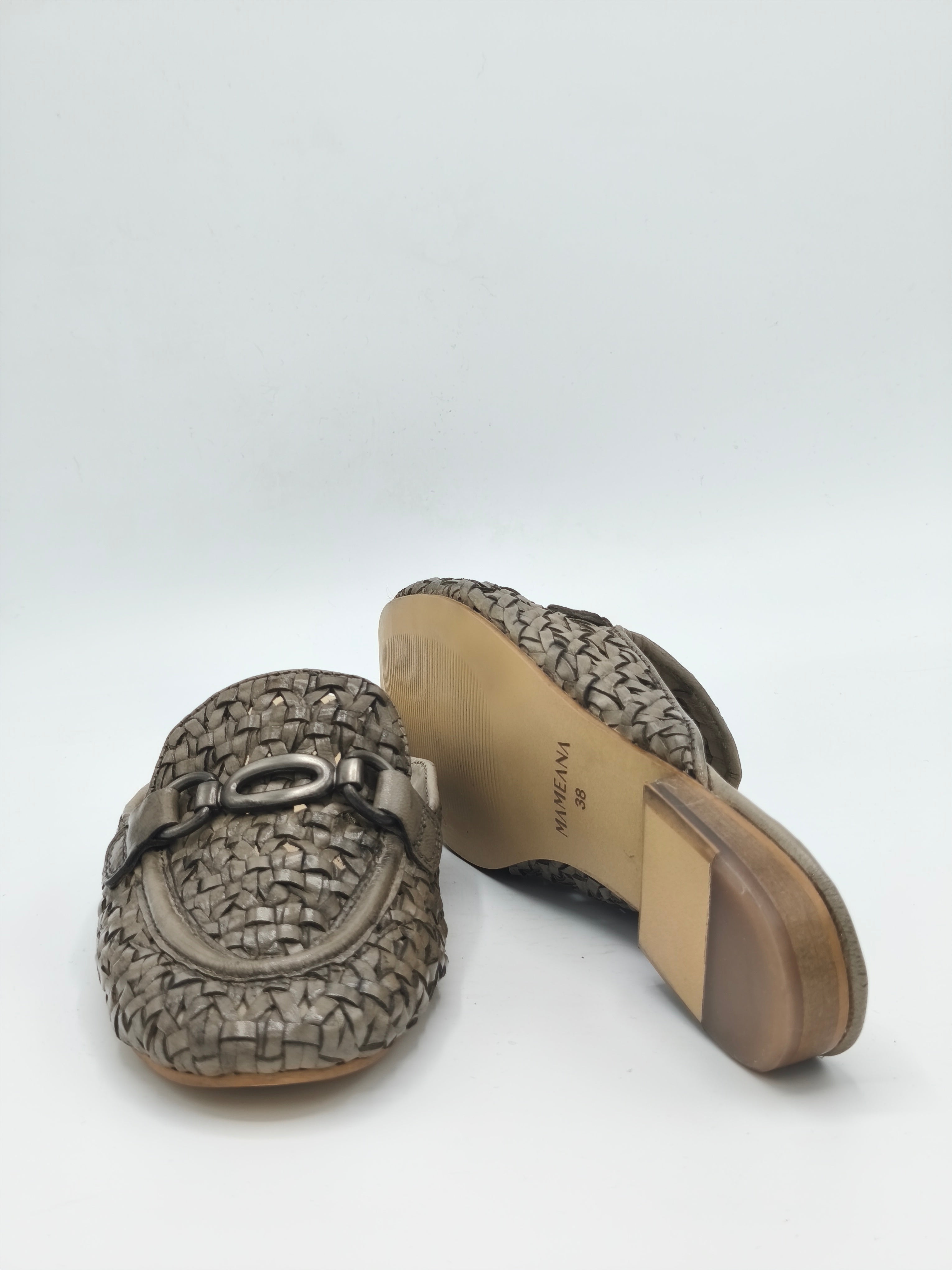 Sabot intrecciato in pelle