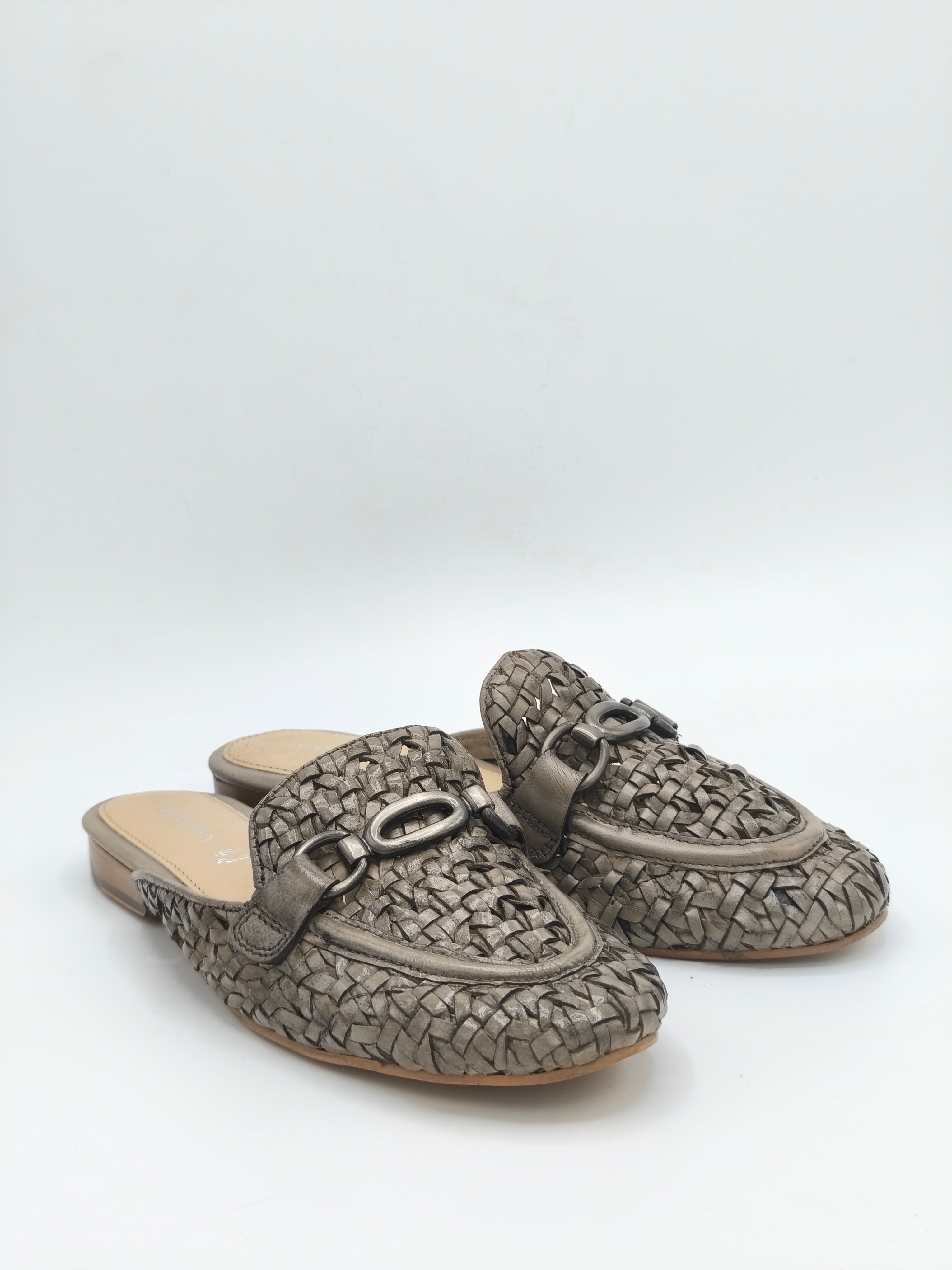 Sabot intrecciato in pelle
