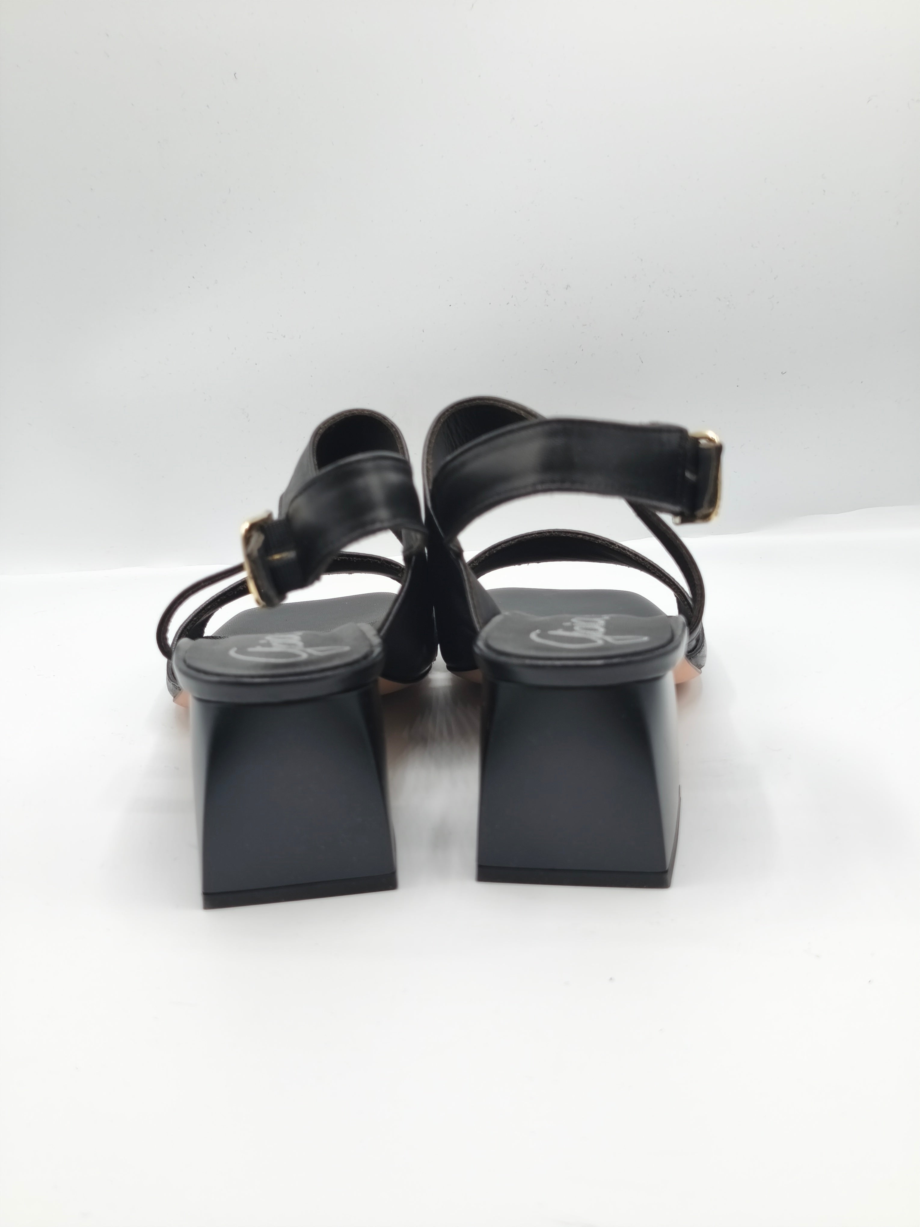 Sandalo in morbida pelle made in italy