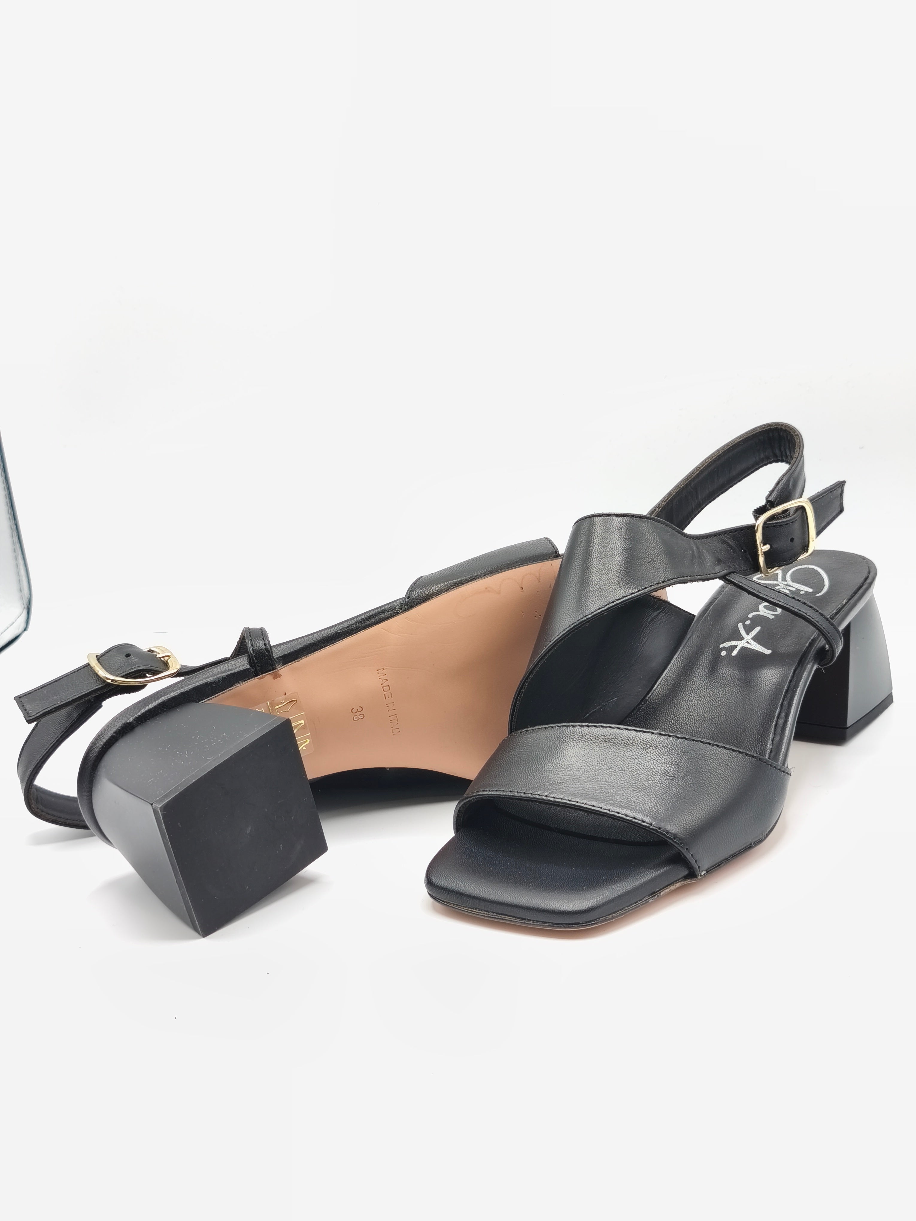 Sandalo in morbida pelle made in italy