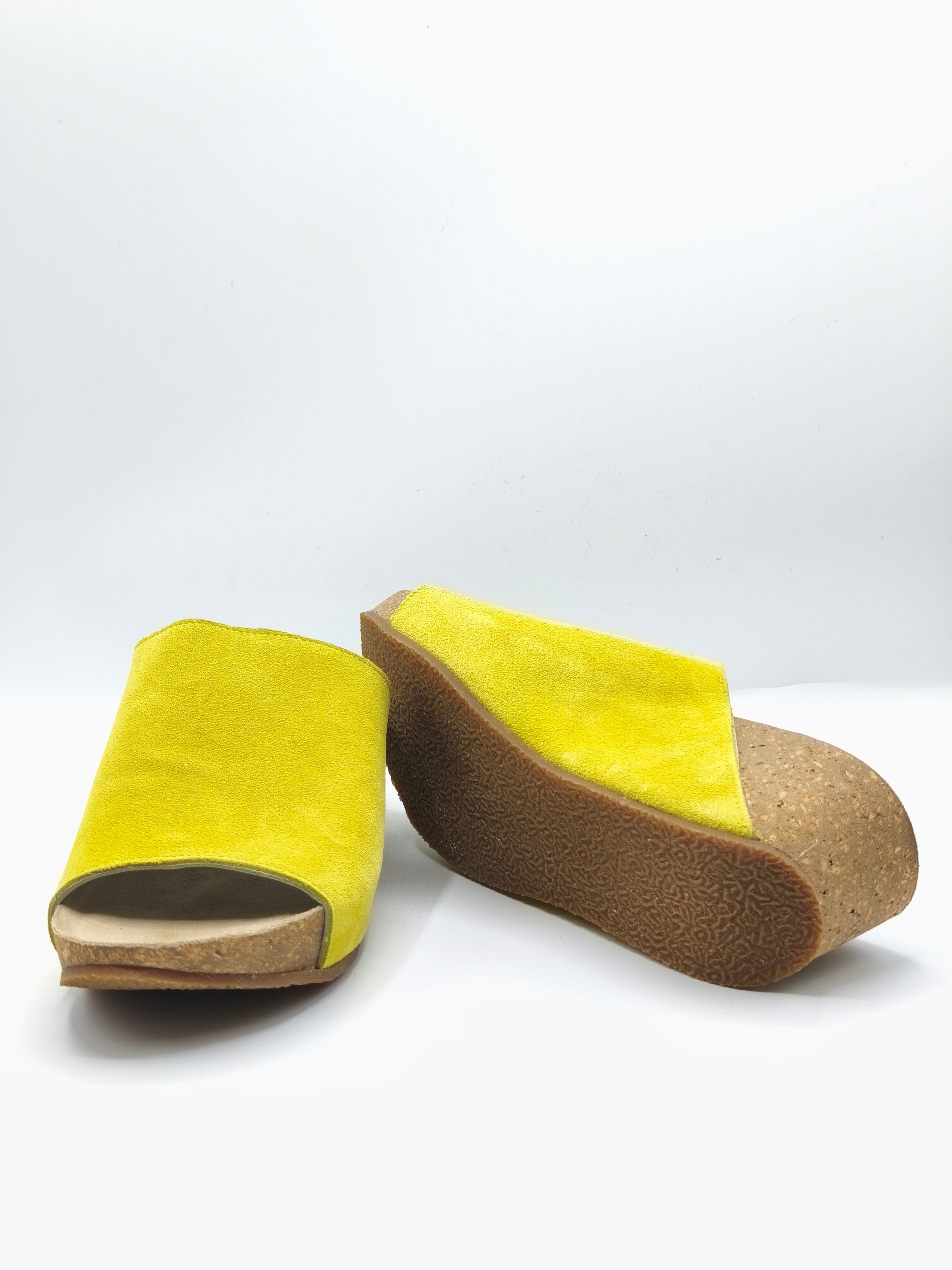 Sandali scalzati in pelle scamosciata