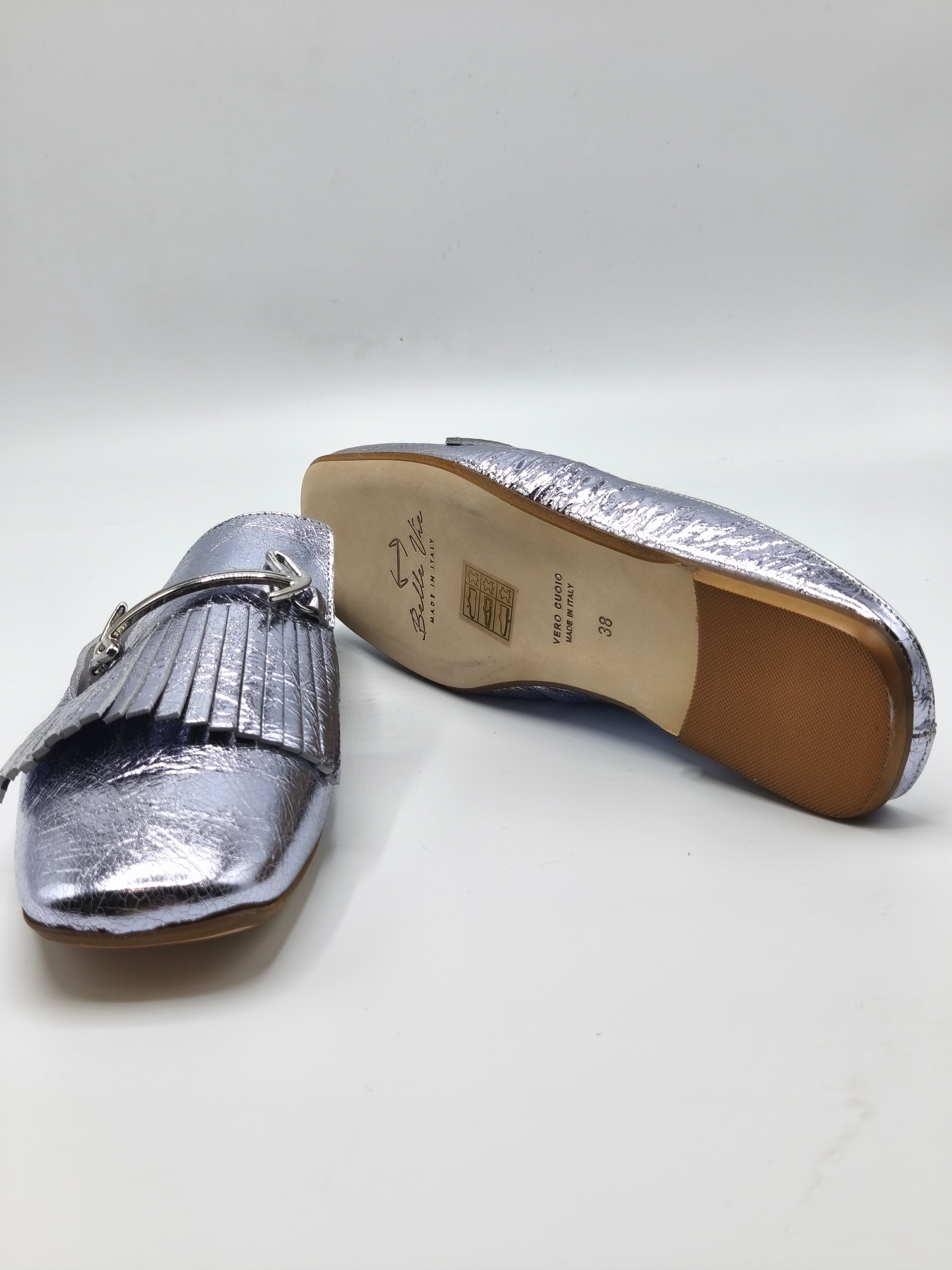 Sabot in pelle argento con frangia