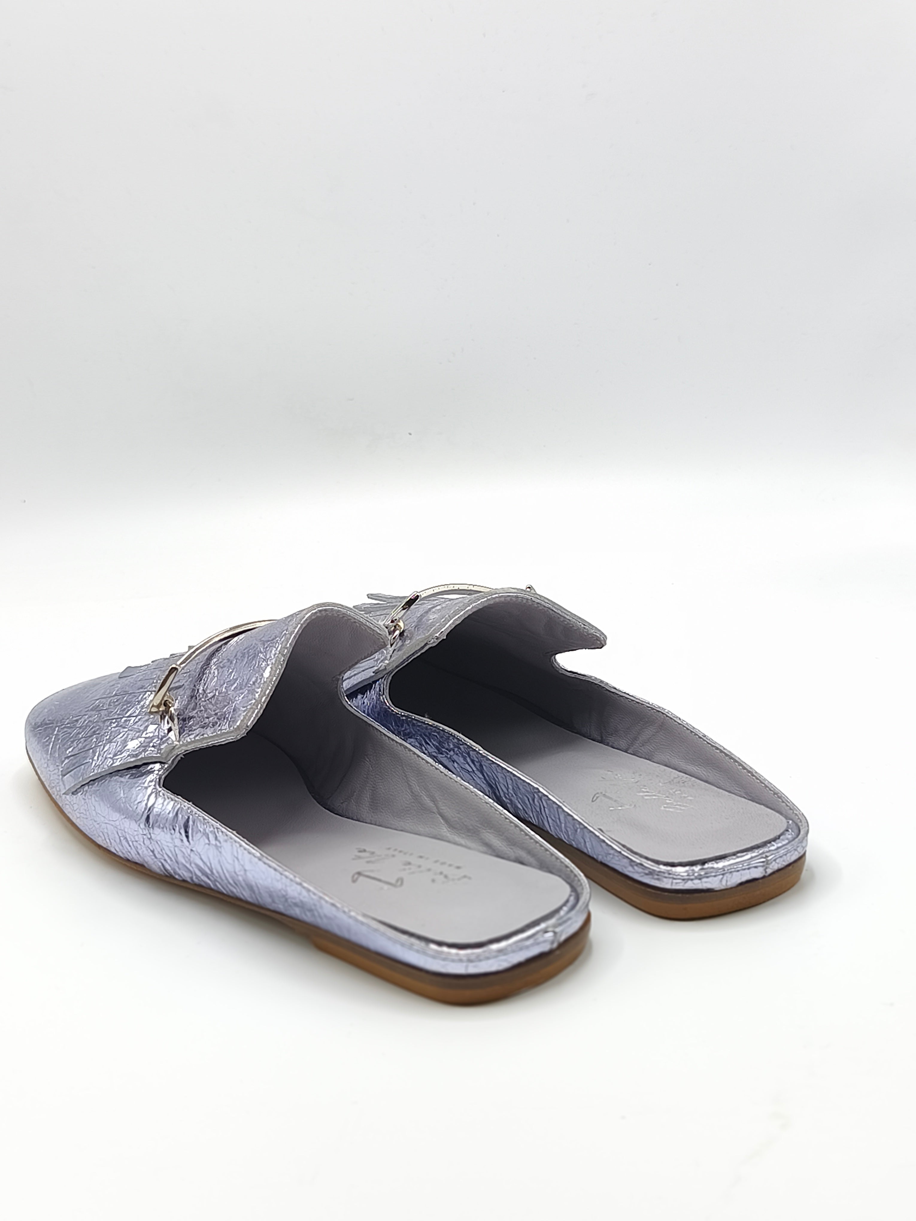 Sabot in pelle argento con frangia