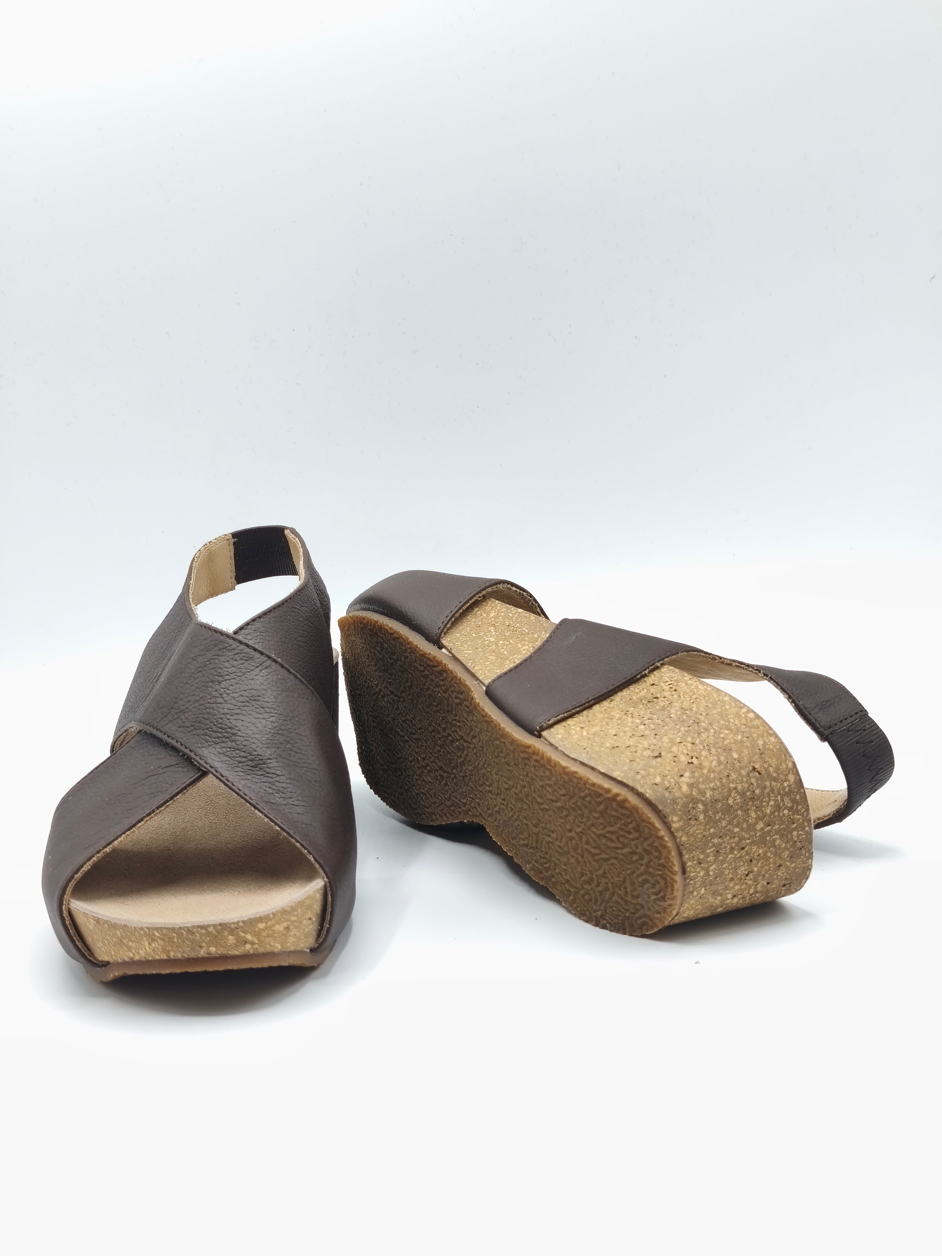 Sandali con zeppa in pelle