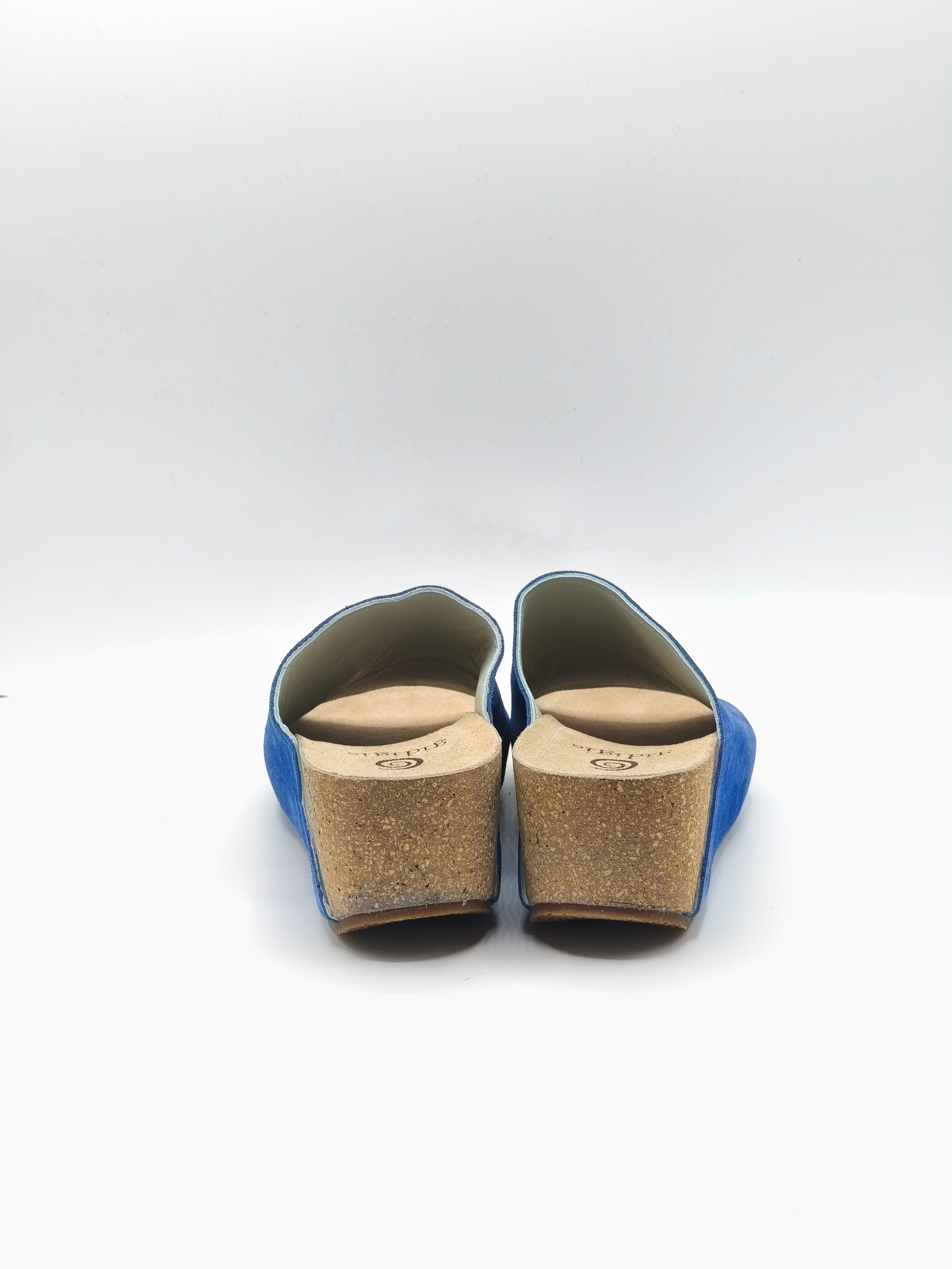 Sandali scalzati in pelle scamosciata