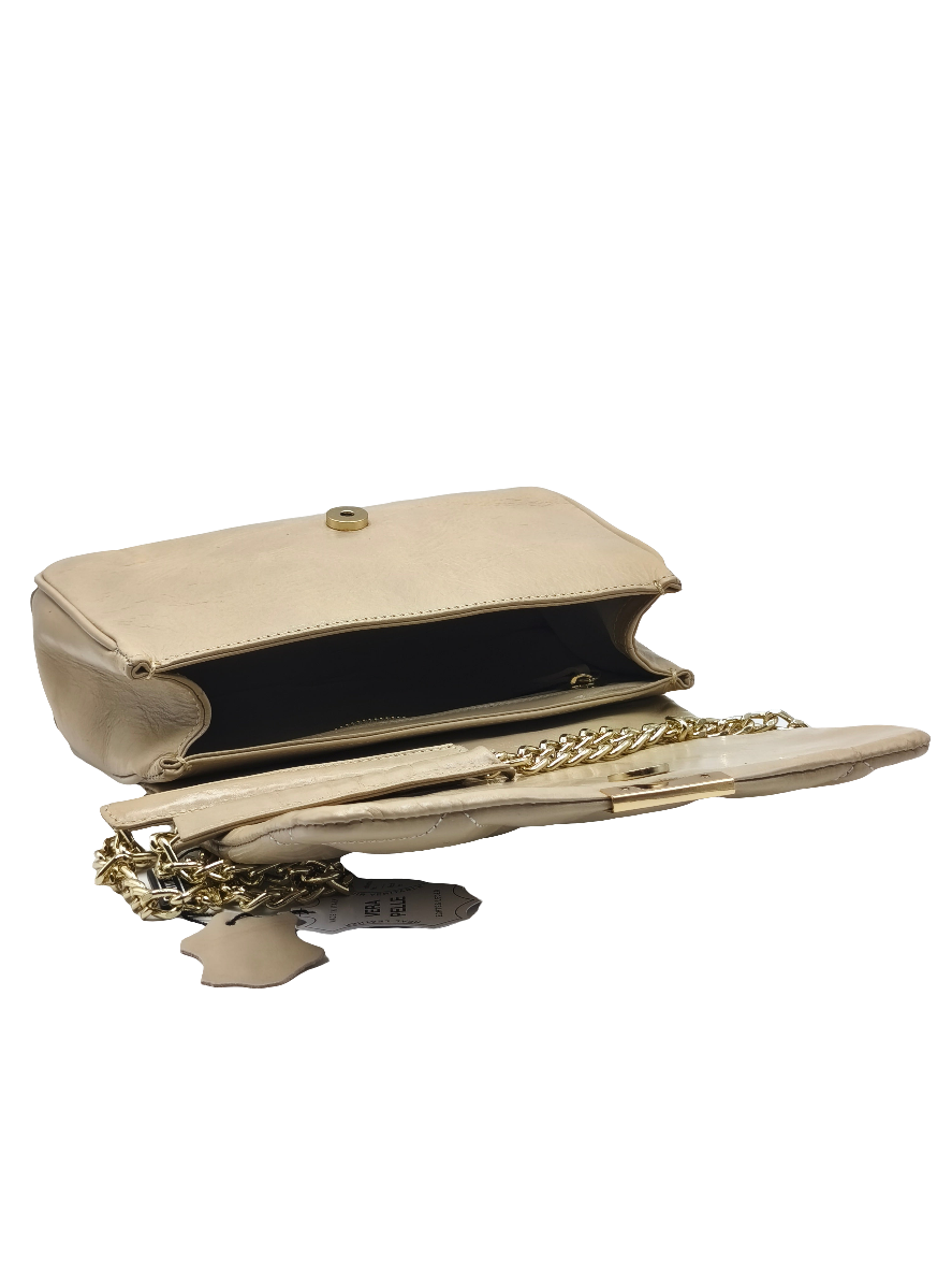 Borsa a spalla in pelle trapuntata beige con catena oro – Artigianato italiano