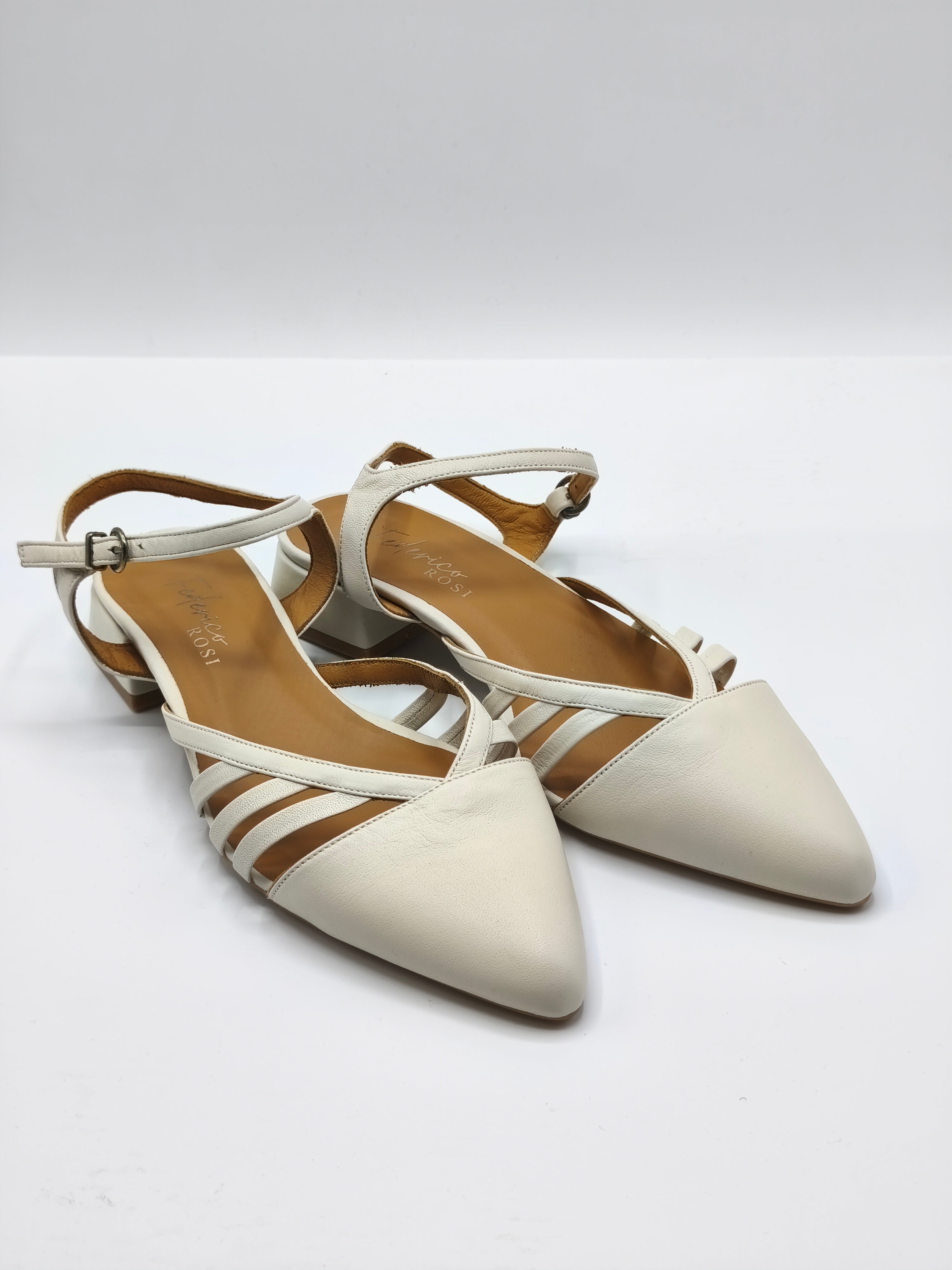 Slingback in pelle a punta