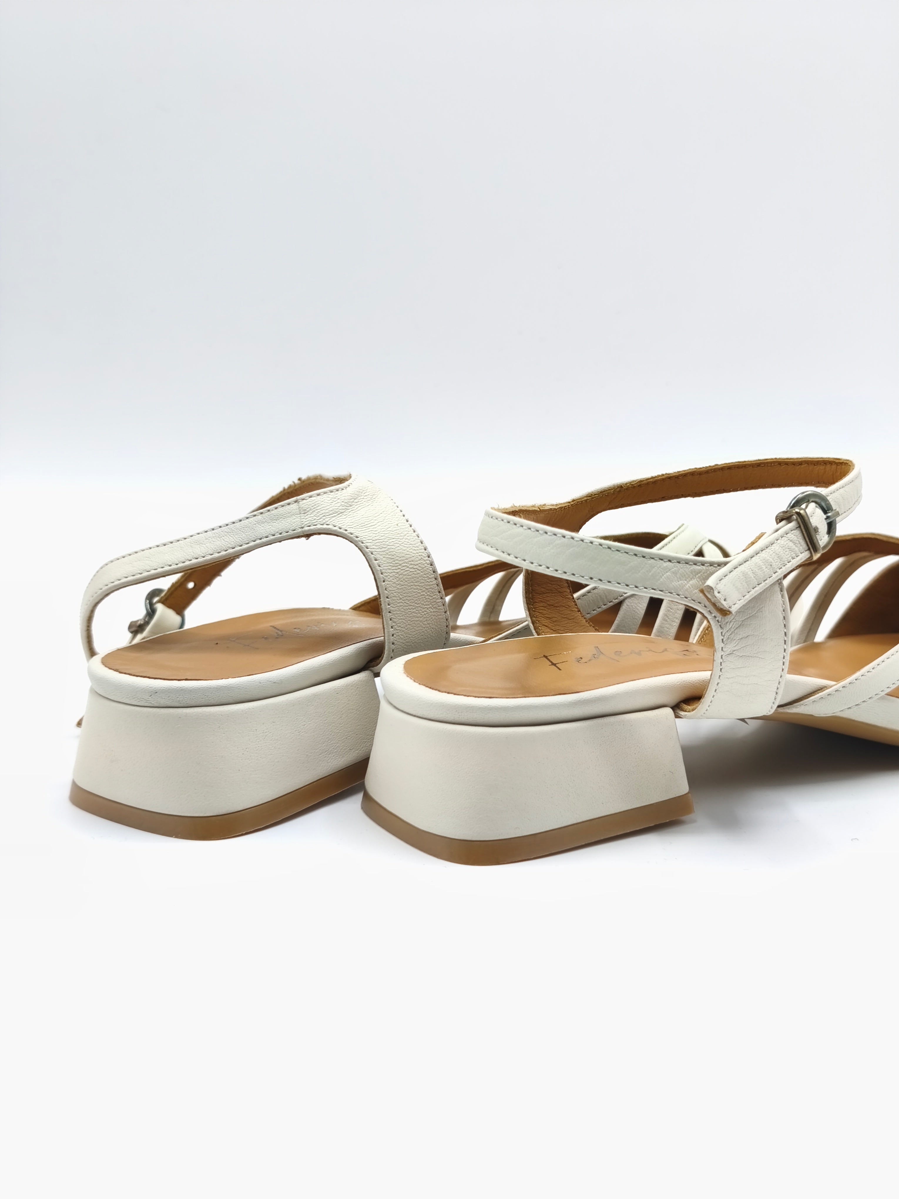 Slingback in pelle a punta
