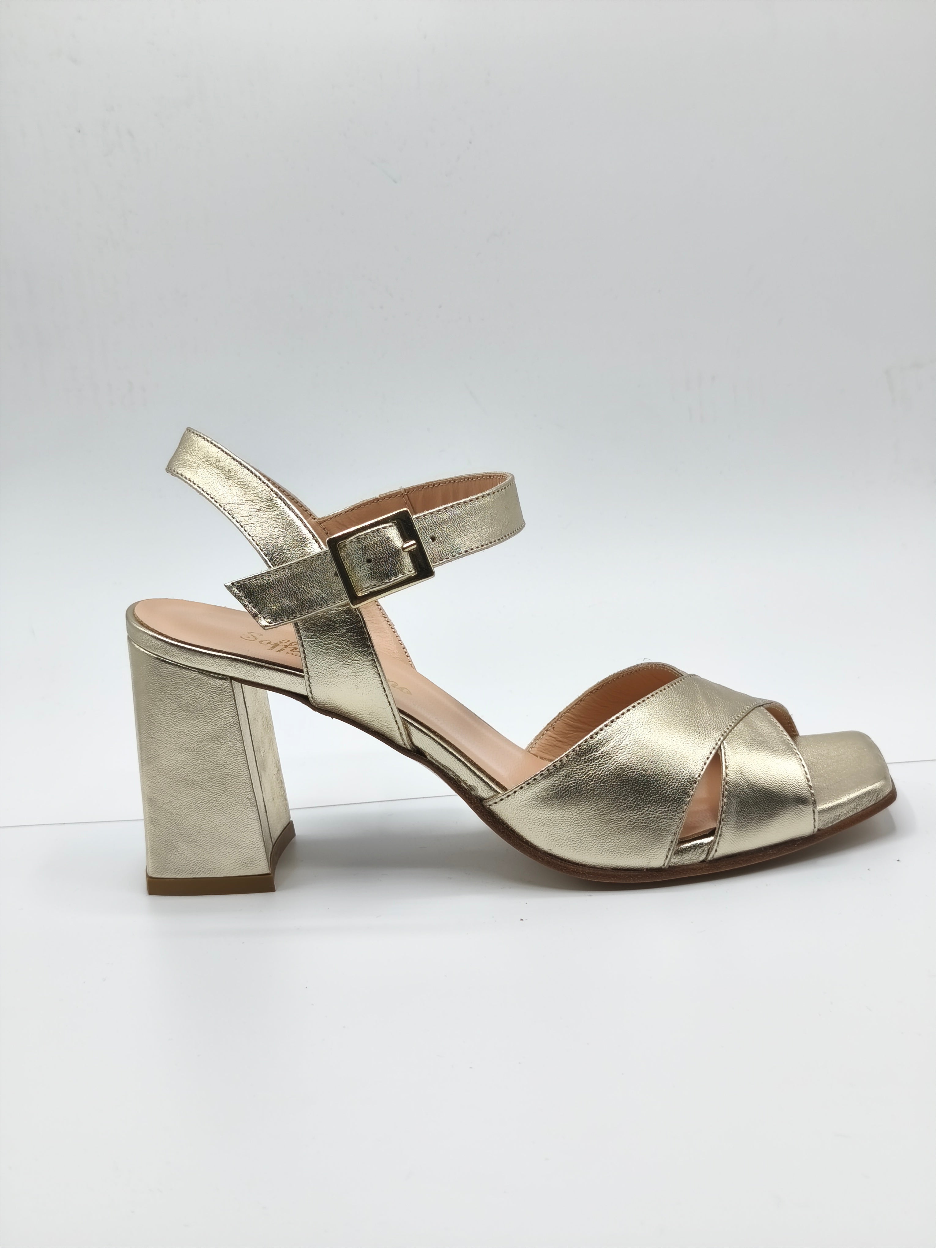 Sandali in pelle color platino