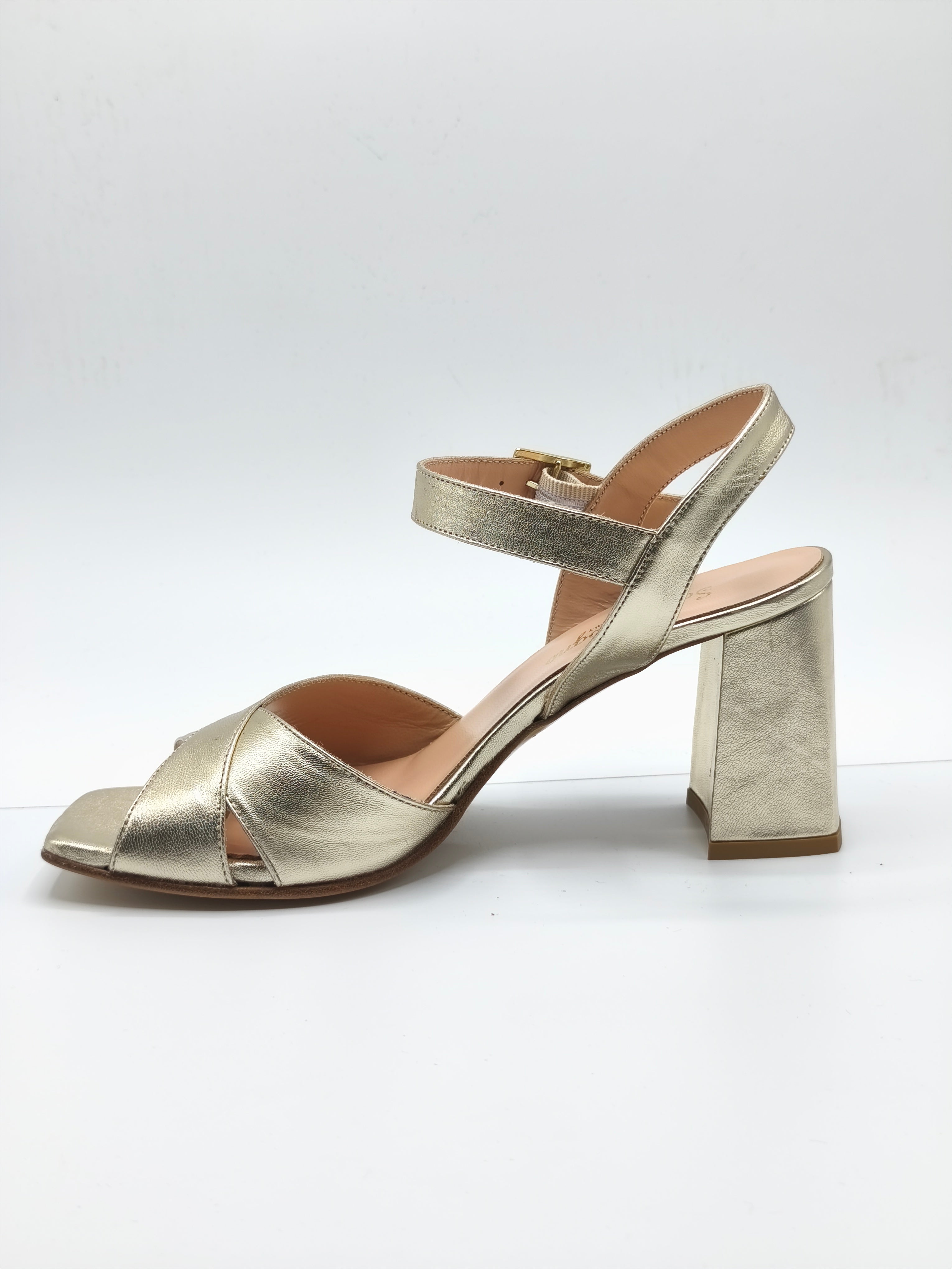 Sandali in pelle color platino