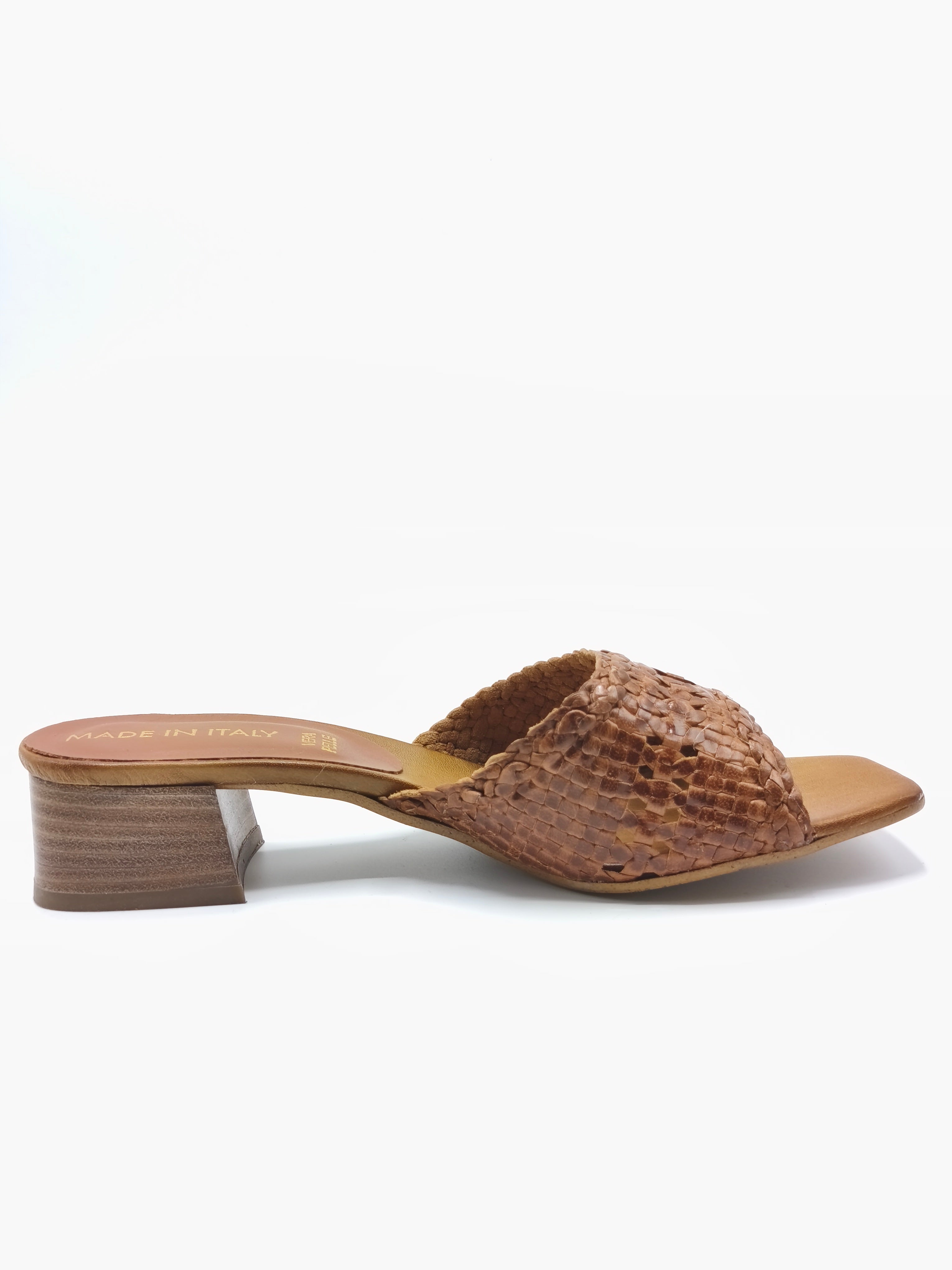 Scalzati in pelle intrecciata