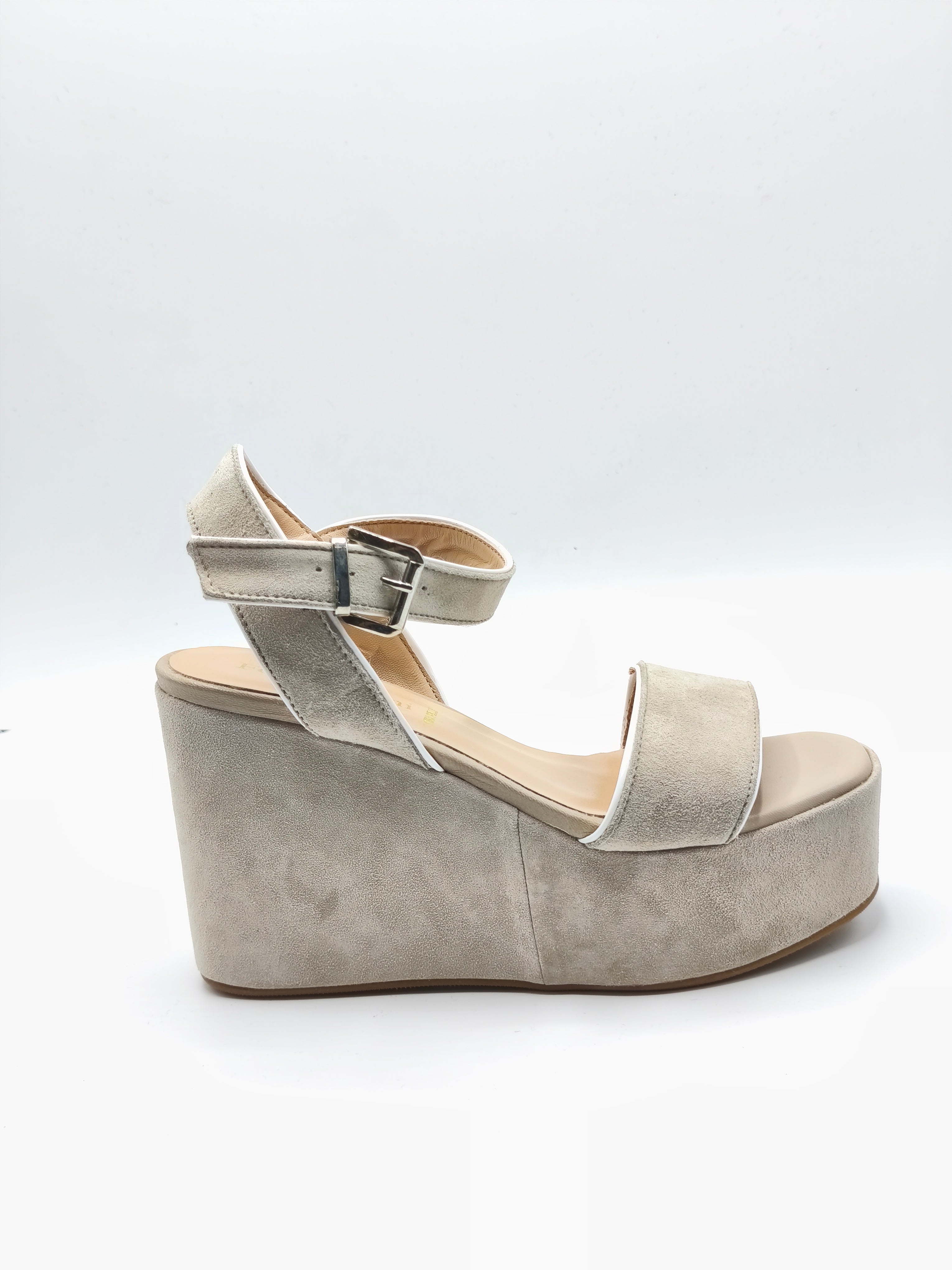 Sandali con zeppa in pelle scamosciata