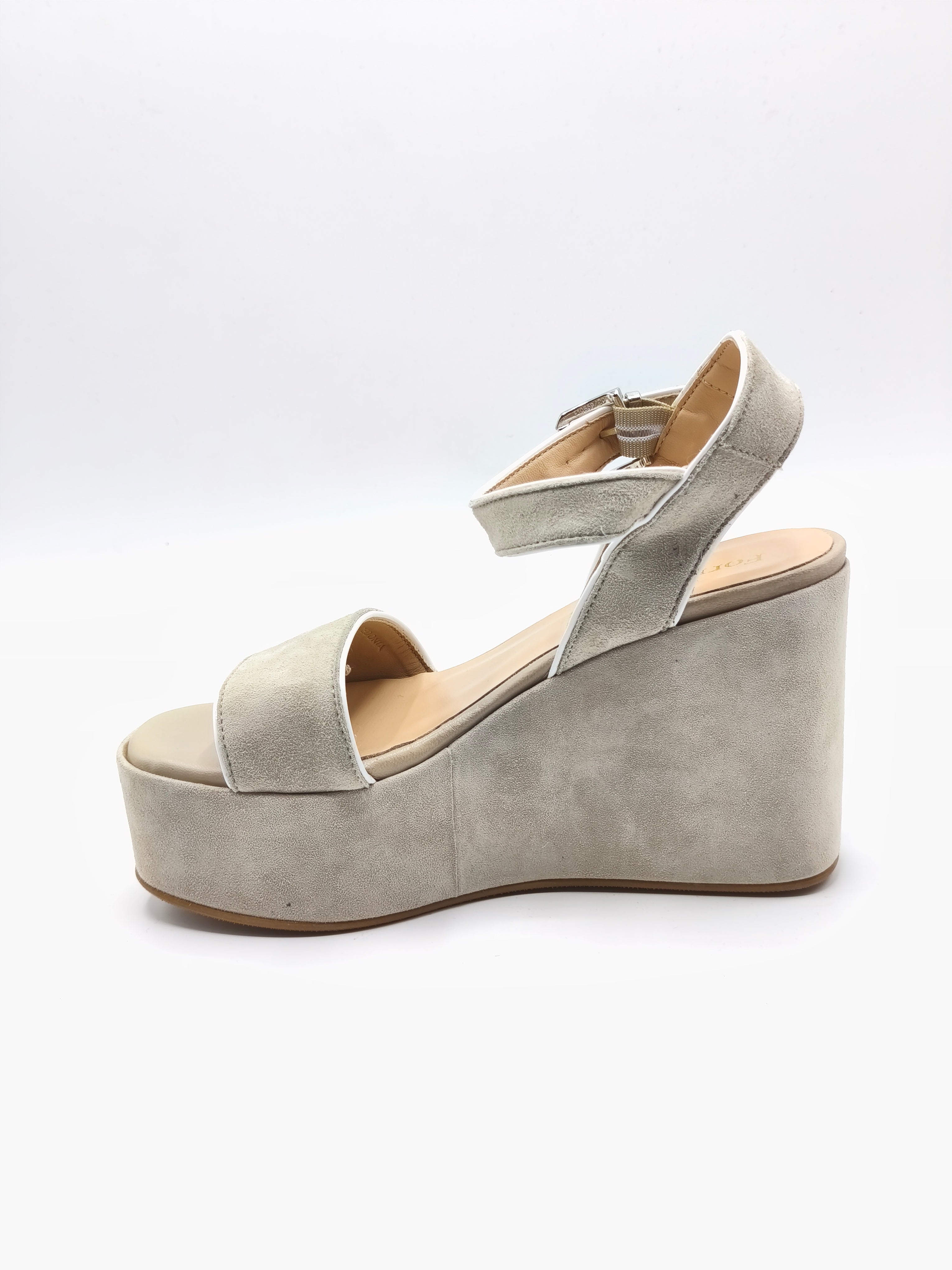 Sandali con zeppa in pelle scamosciata