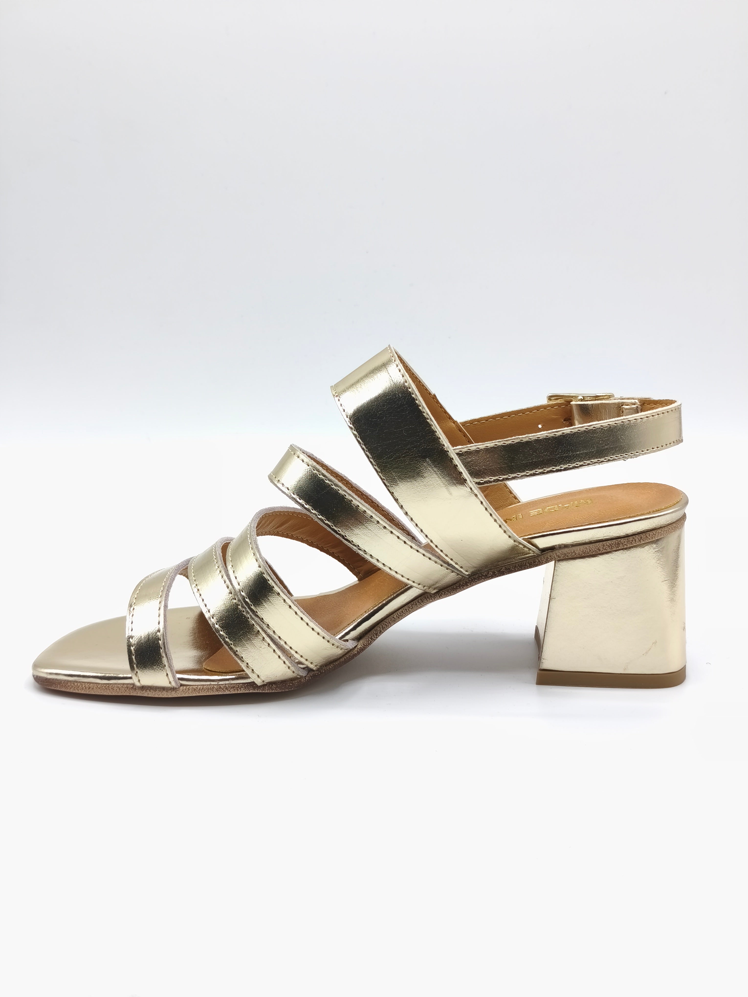 Sandali in pelle color oro